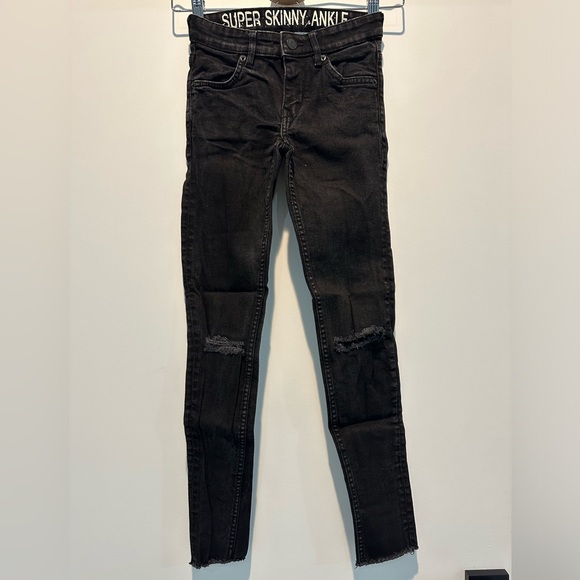 FOR BUYER H&M DIVIDED SUPER SKINNY ANKLE JEANS WITH RAW HEM - Picture 1 of 7